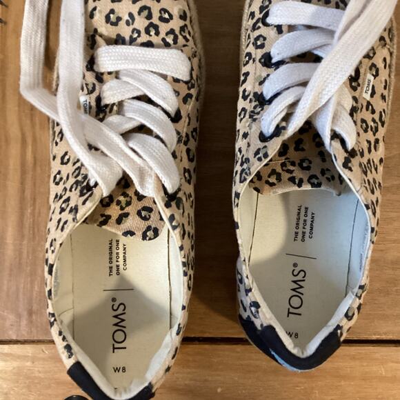 Toms Animal Print Flats with Cream Laces - Picture 9 of 10